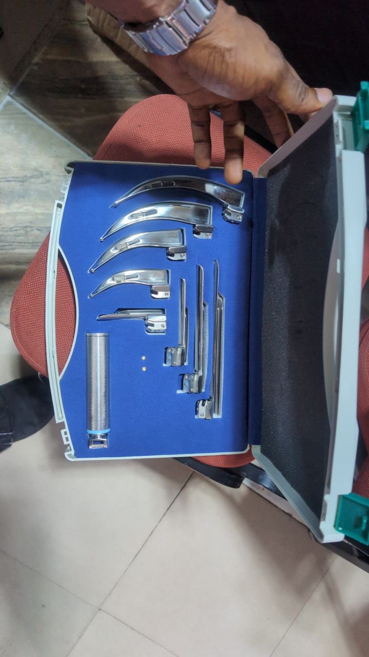 8 Blade Macintosh Laryngoscope Set – Stainless Steel